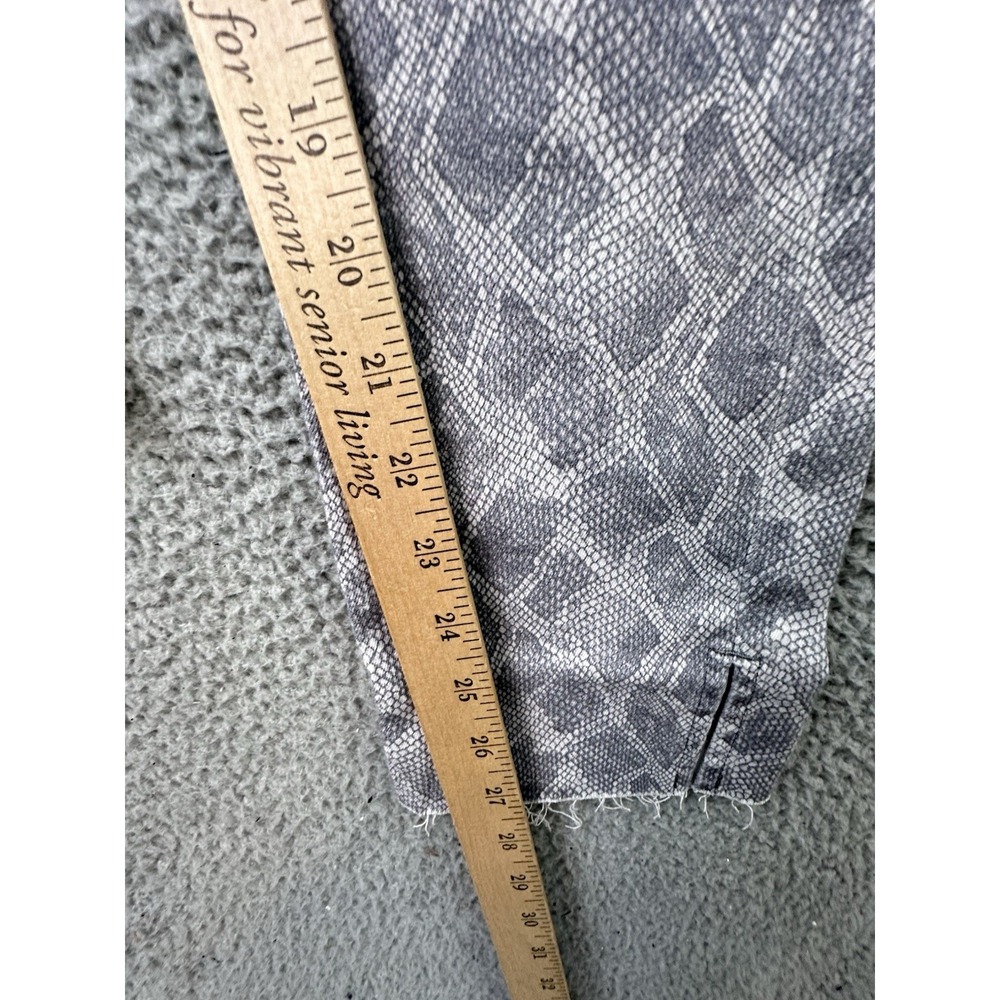 PAIGE Jeans Womens 26 Gray Hoxton Slim Snake Print Raw Hem 26x27 - Picture 13 of 14